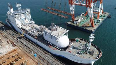 Kawasaki Completes Installation of Liquefied Hydrogen Storage Tank Kawasaki Completes Installation of Liquefied Hydrogen Storage Tank